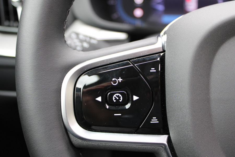 Volvo XC60 2.0 T8 Plug-in hybrid AWD Ultra Dark | Head-Up | Panoramadak | Leder | H&K | BLIS