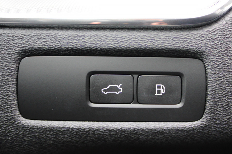 Volvo XC60 2.0 T8 Plug-in hybrid AWD Ultra Dark | Head-Up | Panoramadak | Leder | H&K | BLIS