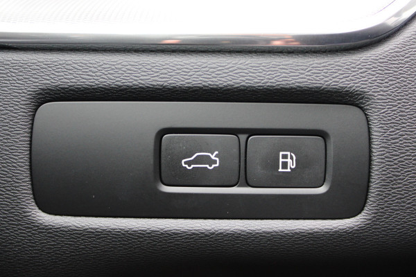 Volvo XC60 2.0 T8 Plug-in hybrid AWD Ultra Dark | Head-Up | Panoramadak | Leder | H&K | BLIS