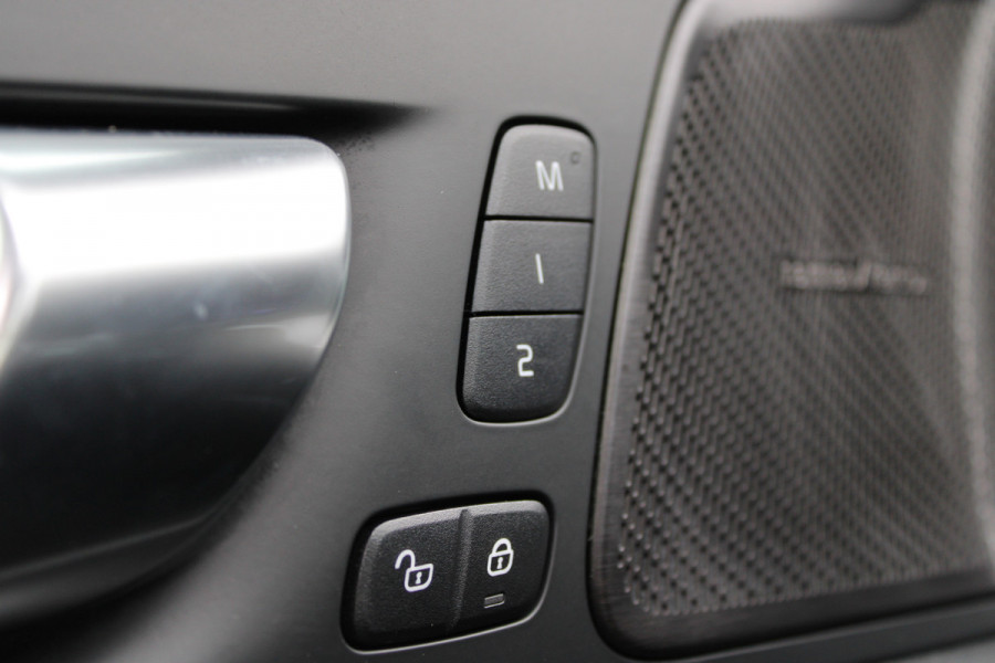 Volvo XC60 2.0 T8 Plug-in hybrid AWD Ultra Dark | Head-Up | Panoramadak | Leder | H&K | BLIS