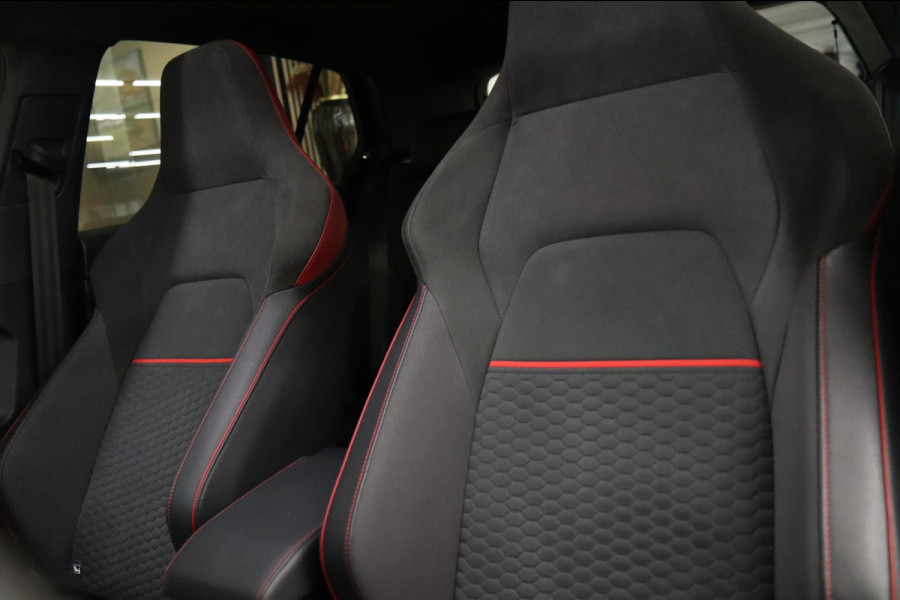 Volkswagen Golf 2.0 TSI GTI CLUBSPORT BLACKSTYLE /PANO/HK/HUD/CARPLAY/IQ/VOLL