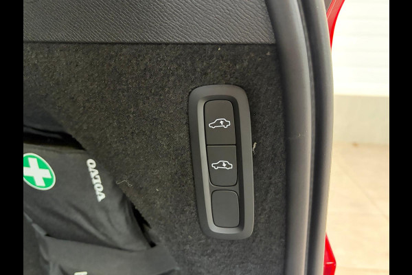 Volvo XC90 T8 Aut. R-Design ACC Luchtvering Leder Parkeercamera 390pk