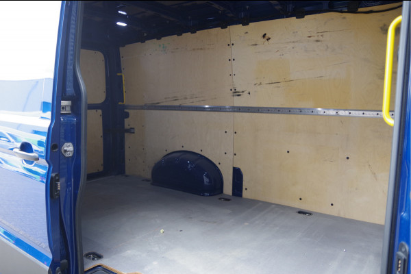 Volkswagen Crafter 35 2.0 TDI L3H2(L2H1) 3-ZITS, 140PK AUT. STANDKACHEL, GEV. ERGO COMFORT STOEL, CRUISE, NAVI, AIRCO