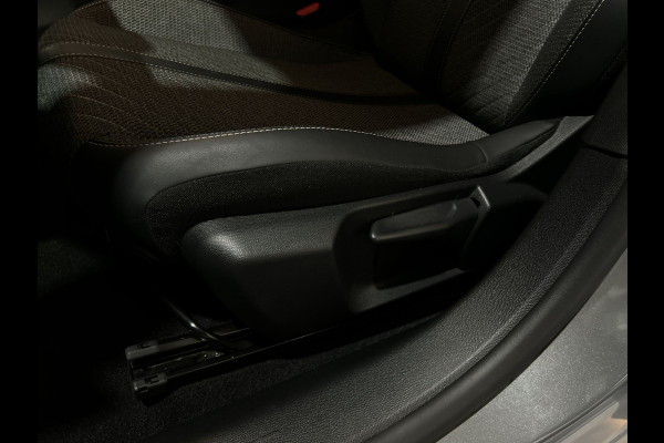 Peugeot e-208 EV Allure 50 kWh Warmtepomp | 3-fase lader | Apple carplay | SOH 99,9%