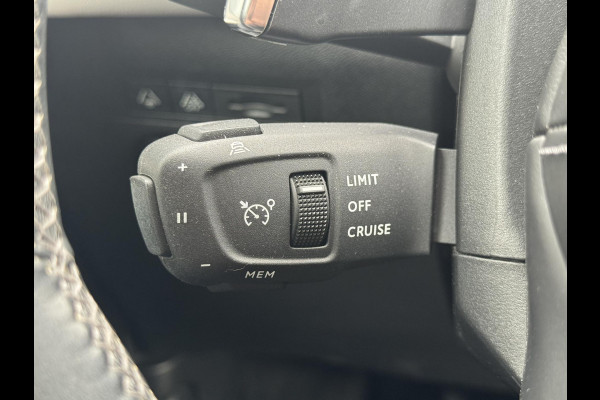 DS DS 3 Crossback 1.2 PT 130 EAT8 Grand Chic | Lederen interieur | Zeer compleet | Prijs is rijklaar