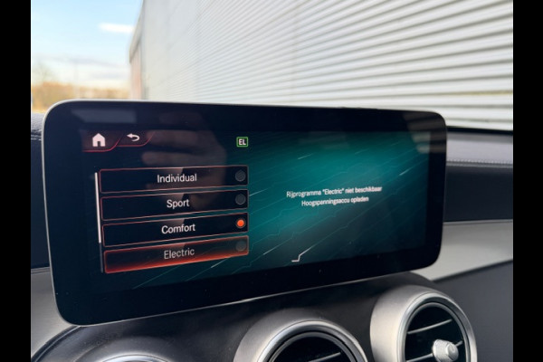 Mercedes-Benz GLC 300e | AMG / PANO / VOL!