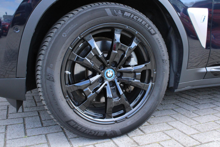 BMW iX3 Executive 80 kWh NL-AUTO SHADOW LINE | PANODAK | LEDER