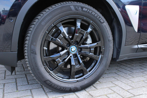 BMW iX3 Executive 80 kWh NL-AUTO SHADOW LINE | PANODAK | LEDER