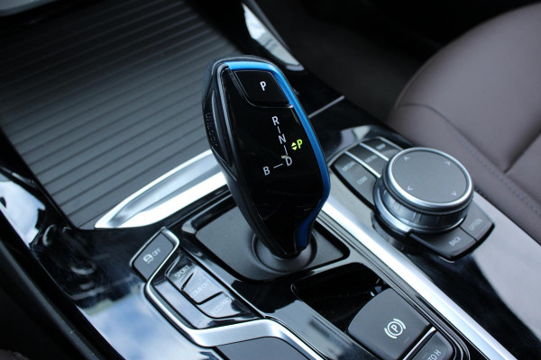 BMW iX3 Executive 80 kWh NL-AUTO SHADOW LINE | PANODAK | LEDER
