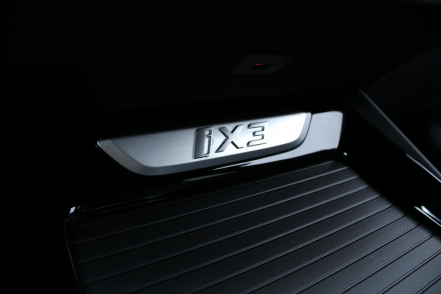 BMW iX3 Executive 80 kWh NL-AUTO SHADOW LINE | PANODAK | LEDER