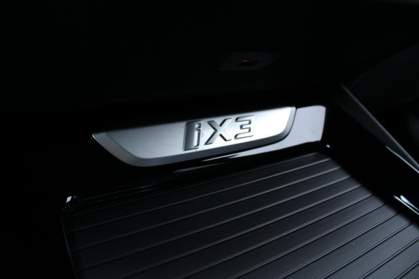 BMW iX3 Executive 80 kWh NL-AUTO SHADOW LINE | PANODAK | LEDER