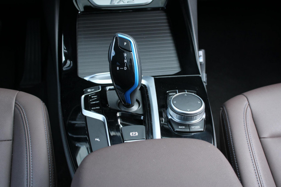 BMW iX3 Executive 80 kWh NL-AUTO SHADOW LINE | PANODAK | LEDER
