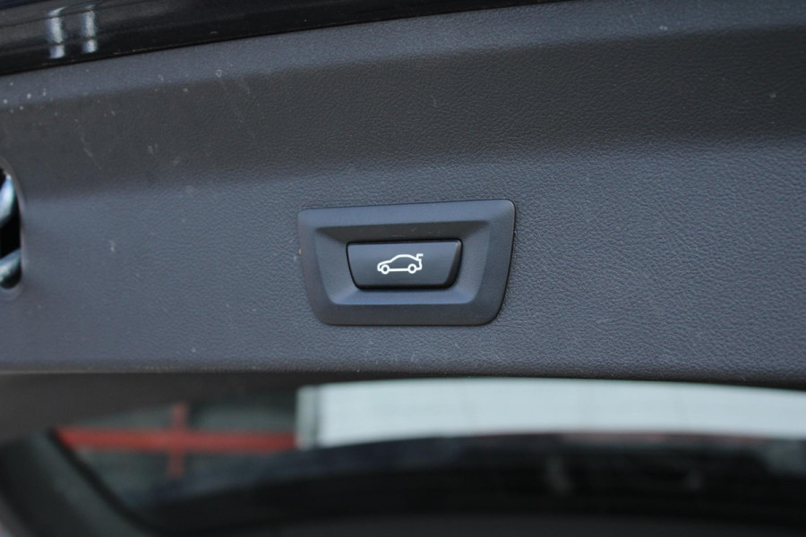 BMW iX3 Executive 80 kWh NL-AUTO SHADOW LINE | PANODAK | LEDER