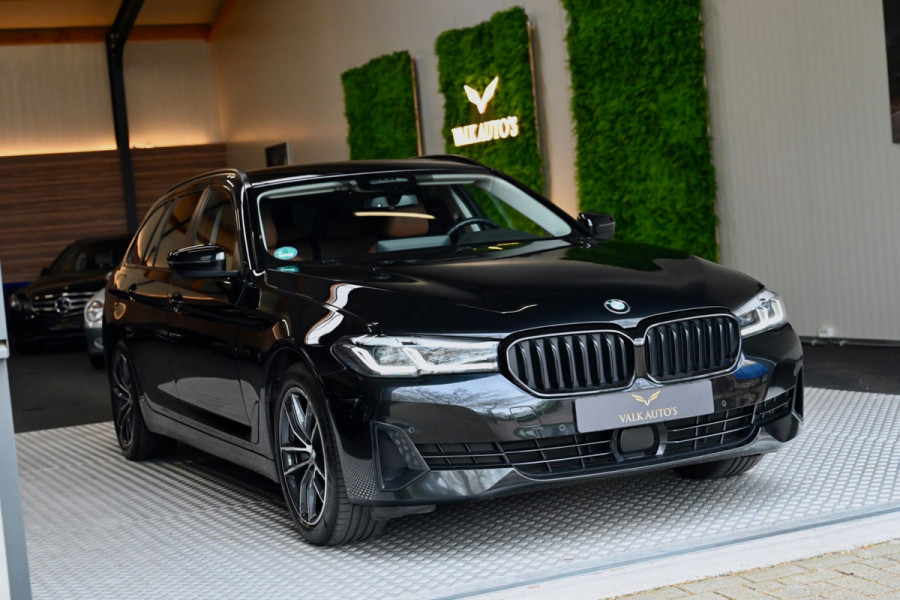 BMW 5 Serie Touring 530e xDrive High Executive - Active Cruise Control - Keyless Entry - Sfeerverlichting - Memory - HiFi -