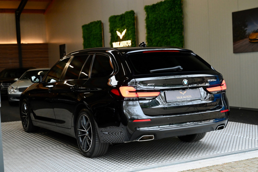 BMW 5 Serie Touring 530e xDrive High Executive - Active Cruise Control - Keyless Entry - Sfeerverlichting - Memory - HiFi -