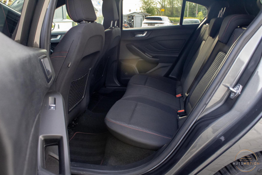 Ford Focus 1.0 EcoBoost ST-Line Camera Keyless Stoelverwarming Carplay Led