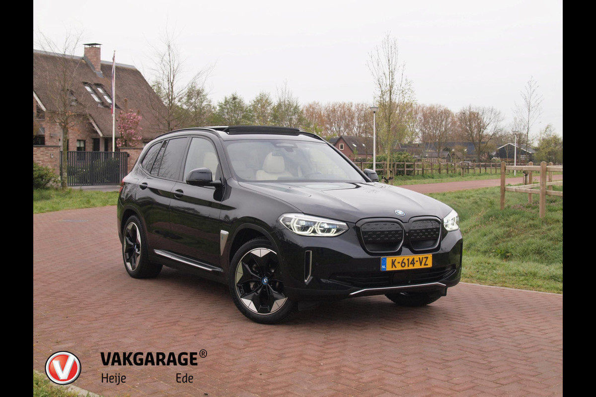 BMW iX3 High Executive 80 kWh | Panoramadak | Trekhaak | Head-Up Display | 360 Camera | Harman Kardon | Sfeerverlichting |