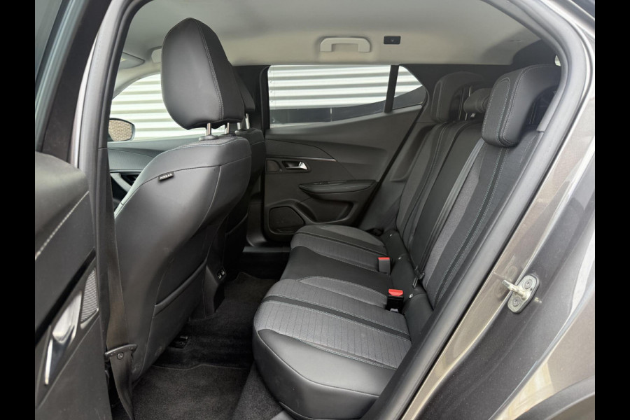 Peugeot 2008 1.2 PureTech Allure Pack 1e Eigenaar|Navi|Carplay|Camera|Trekhaak|Clima|Cruise|LED Koplampen|D-riem v.v.|N.A.P|APK tot 07-2027