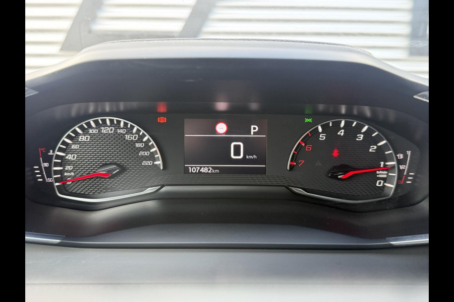 Peugeot 2008 1.2 PureTech Allure Pack 1e Eigenaar|Navi|Carplay|Camera|Trekhaak|Clima|Cruise|LED Koplampen|D-riem v.v.|N.A.P|APK tot 07-2027