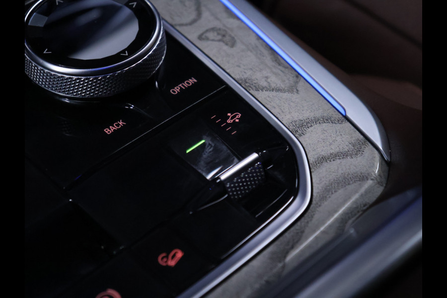 BMW X5 xDrive45e M Sport FULL OPTION [PANODAK SKYLOUNGE, LASER, BOWER&WILKINS, MASSAGE, STOELVERWARMING&VENTILATIE, TREKHAAK, NIEUWSTAAT]