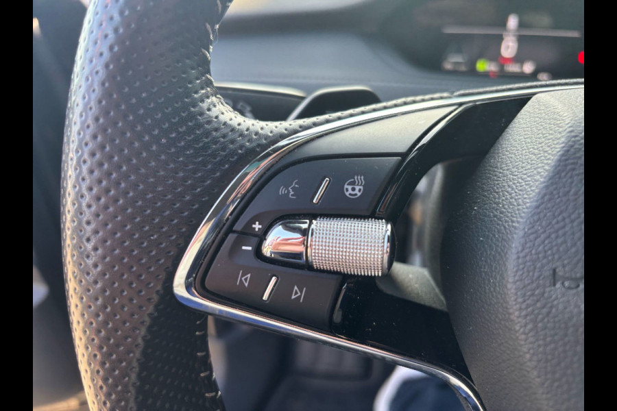 Škoda ENYAQ iV 80 Sportline / Full option! / Trekhaak / Panoramadak / 360Camera / Head-up / Leder&Alcantara / 21'' / CarPlay / Stoelverwarming 4x / Dodehoek / DAB / ACC / Warmtepomp / Zonescherm Zijruiten