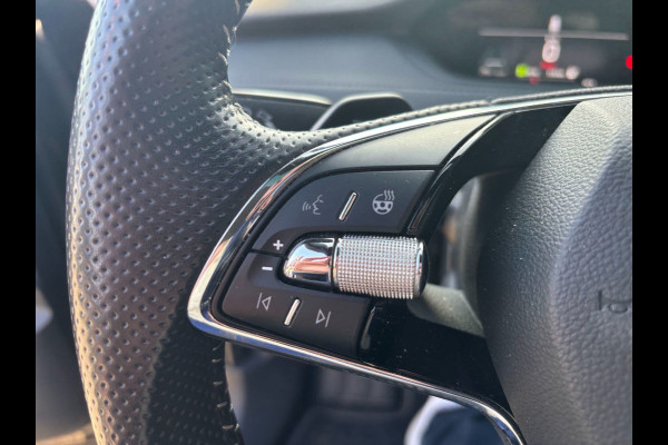 Škoda ENYAQ iV 80 Sportline / Full option! / Trekhaak / Panoramadak / 360Camera / Head-up / Leder&Alcantara / 21'' / CarPlay / Stoelverwarming 4x / Dodehoek / DAB / ACC / Warmtepomp / Zonescherm Zijruiten