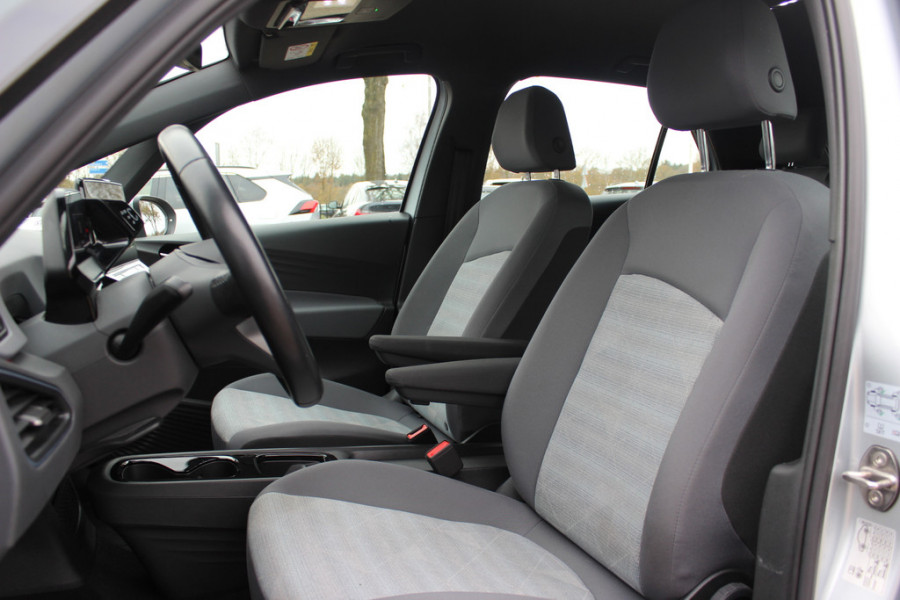 Volkswagen ID.3 Pure 45 kWh / CarPlay / Parkeerhulp V+A / 18'' / Stuur+Stoelverwarming / DAB / ACC / Warmtepomp