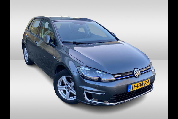 Volkswagen e-Golf e-Golf / Warmtepomp / Camera / Virtual Cockpit / Navigatie / 16'' / DAB / Stoelverwarming / ACC / CarPlay