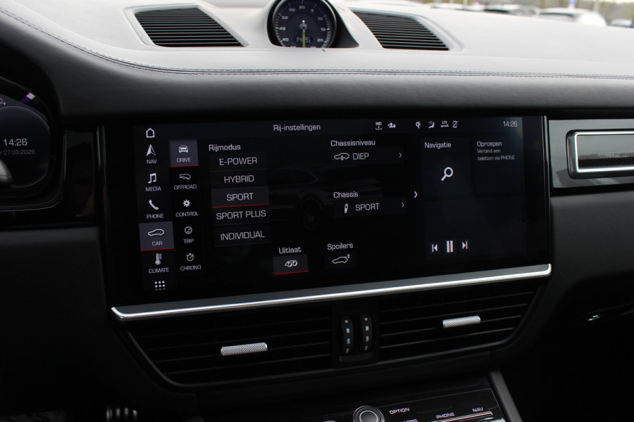 Porsche Cayenne Coupé 4.0 Turbo S E-Hybrid 680pk / TechArt / Trekhaak / Panoramadak / 360Camera / Head-up / Achterasbesturing / Keyless / Burmester / Softclose / Adaptieve Stoelen / 21'' / Cabron intr. / Luchtvering / Sportdesign+Chrono /