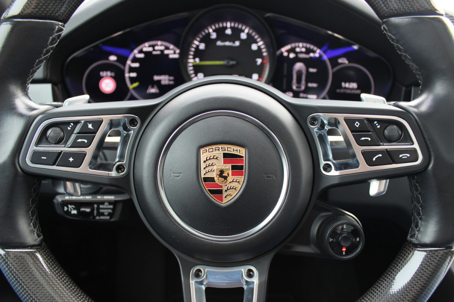 Porsche Cayenne Coupé 4.0 Turbo S E-Hybrid 680pk / TechArt / Trekhaak / Panoramadak / 360Camera / Head-up / Achterasbesturing / Keyless / Burmester / Softclose / Adaptieve Stoelen / 21'' / Cabron intr. / Luchtvering / Sportdesign+Chrono /