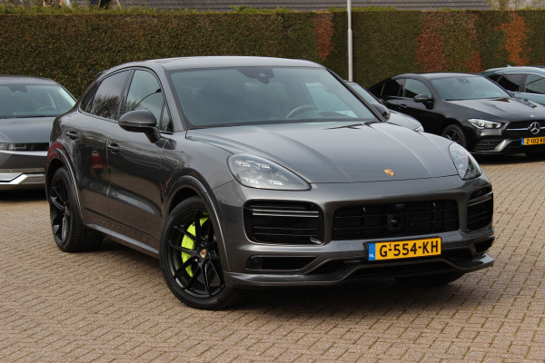 Porsche Cayenne Coupé 4.0 Turbo S E-Hybrid 680pk / TechArt / Trekhaak / Panoramadak / 360Camera / Head-up / Achterasbesturing / Keyless / Burmester / Softclose / Adaptieve Stoelen / 21'' / Cabron intr. / Luchtvering / Sportdesign+Chrono /