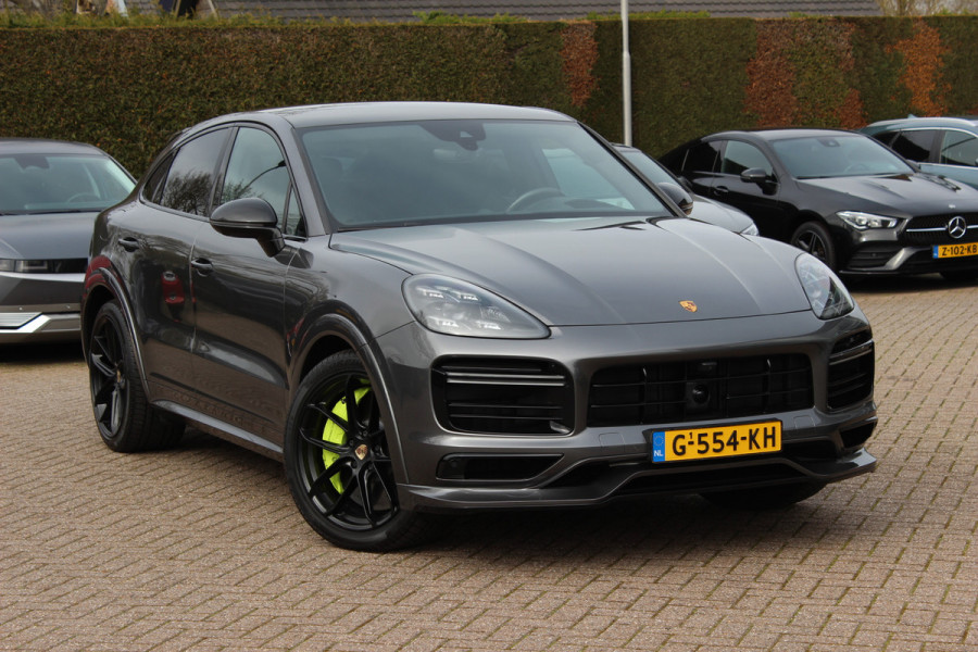 Porsche Cayenne Coupé 4.0 Turbo S E-Hybrid 680pk / TechArt / Trekhaak / Panoramadak / 360Camera / Head-up / Achterasbesturing / Keyless / Burmester / Softclose / Adaptieve Stoelen / 21'' / Cabron intr. / Luchtvering / Sportdesign+Chrono /