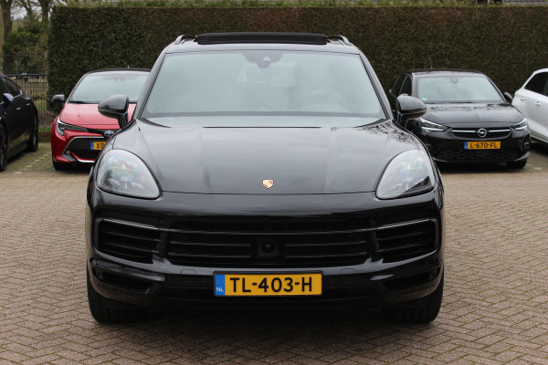 Porsche Cayenne 3.0 E-Hybrid / Panoramadak / Camera / Softclose / Keyless / Carbon intr. / Luchtvering / 21'' / Bose / Sfeerverlichting / Adaptieve stoelen / Stoelventilatie / Stoelverwarming 4x / Sportchrono / Dodehoek