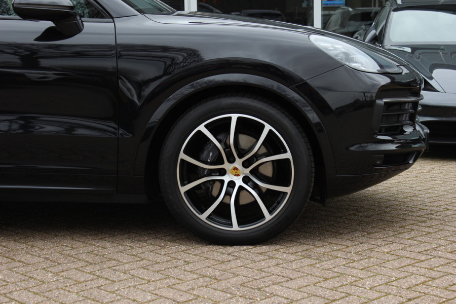 Porsche Cayenne 3.0 E-Hybrid / Panoramadak / Camera / Softclose / Keyless / Carbon intr. / Luchtvering / 21'' / Bose / Sfeerverlichting / Adaptieve stoelen / Stoelventilatie / Stoelverwarming 4x / Sportchrono / Dodehoek