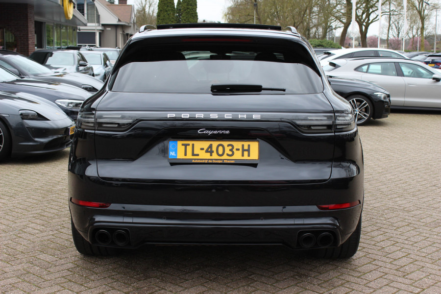 Porsche Cayenne 3.0 E-Hybrid / Panoramadak / Camera / Softclose / Keyless / Carbon intr. / Luchtvering / 21'' / Bose / Sfeerverlichting / Adaptieve stoelen / Stoelventilatie / Stoelverwarming 4x / Sportchrono / Dodehoek
