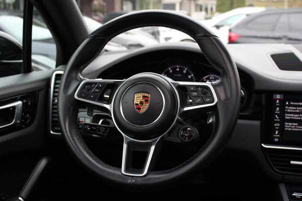 Porsche Cayenne 3.0 E-Hybrid / Panoramadak / Camera / Softclose / Keyless / Carbon intr. / Luchtvering / 21'' / Bose / Sfeerverlichting / Adaptieve stoelen / Stoelventilatie / Stoelverwarming 4x / Sportchrono / Dodehoek