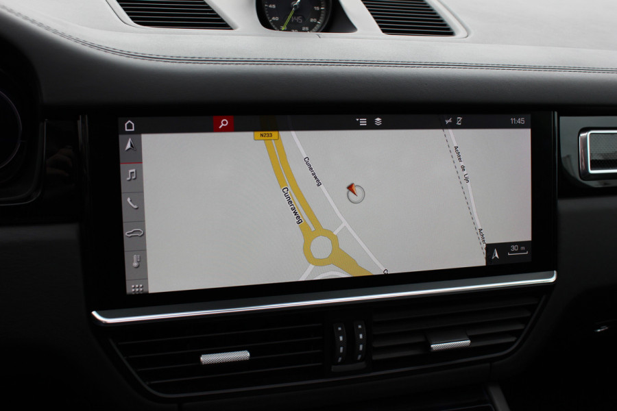 Porsche Cayenne 3.0 E-Hybrid / Panoramadak / Camera / Softclose / Keyless / Carbon intr. / Luchtvering / 21'' / Bose / Sfeerverlichting / Adaptieve stoelen / Stoelventilatie / Stoelverwarming 4x / Sportchrono / Dodehoek