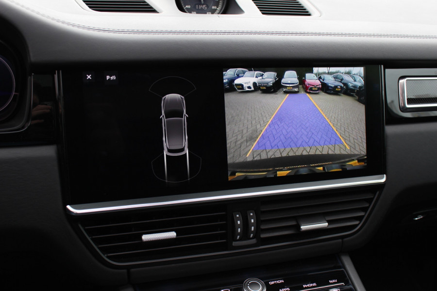 Porsche Cayenne 3.0 E-Hybrid / Panoramadak / Camera / Softclose / Keyless / Carbon intr. / Luchtvering / 21'' / Bose / Sfeerverlichting / Adaptieve stoelen / Stoelventilatie / Stoelverwarming 4x / Sportchrono / Dodehoek