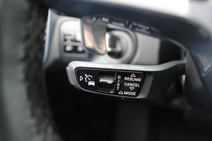 Porsche Cayenne 3.0 E-Hybrid / Panoramadak / Camera / Softclose / Keyless / Carbon intr. / Luchtvering / 21'' / Bose / Sfeerverlichting / Adaptieve stoelen / Stoelventilatie / Stoelverwarming 4x / Sportchrono / Dodehoek