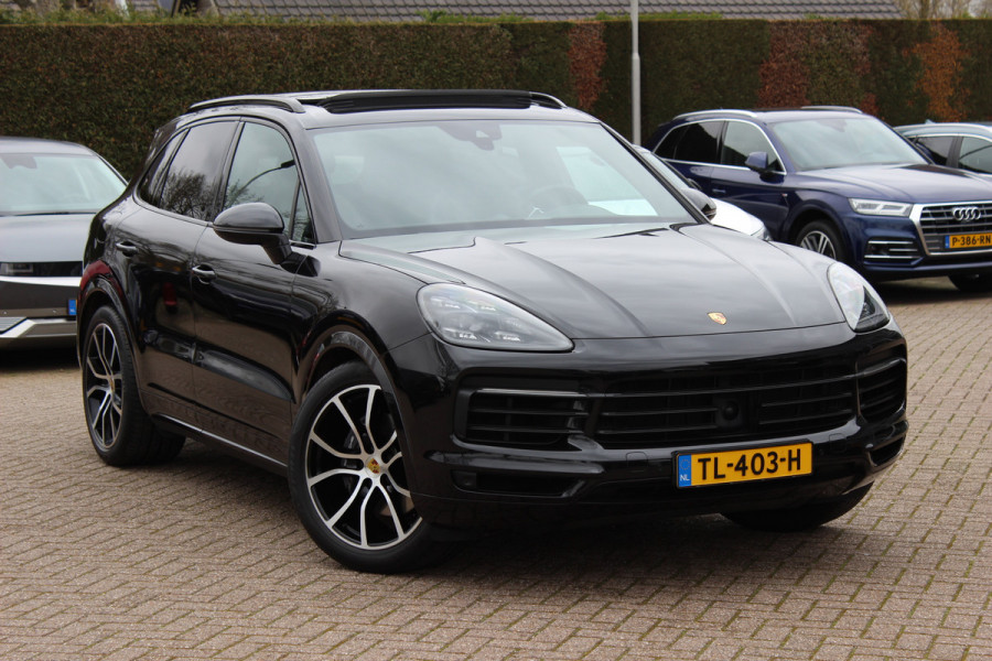 Porsche Cayenne 3.0 E-Hybrid / Panoramadak / Camera / Softclose / Keyless / Carbon intr. / Luchtvering / 21'' / Bose / Sfeerverlichting / Adaptieve stoelen / Stoelventilatie / Stoelverwarming 4x / Sportchrono / Dodehoek