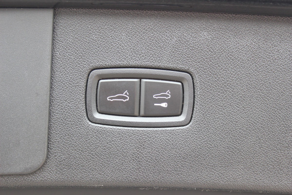 Porsche Cayenne 3.0 E-Hybrid / Panoramadak / Camera / Softclose / Keyless / Carbon intr. / Luchtvering / 21'' / Bose / Sfeerverlichting / Adaptieve stoelen / Stoelventilatie / Stoelverwarming 4x / Sportchrono / Dodehoek