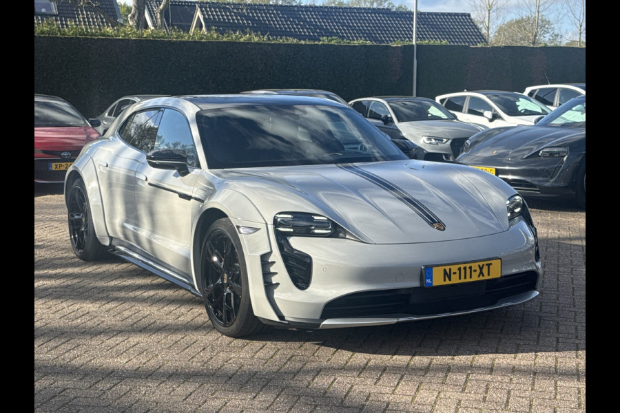 Porsche Taycan Cross Turismo 4 93 kWh / SoH 92,2% / Panoramadak / 360Camera / Passenger Display / Adaptieve Stoelen / Luchtvering / 21'' / Bose / Keyless / Sportchrono / Stoelventilatie / Stoelverwarming 4x / DAB / ACC