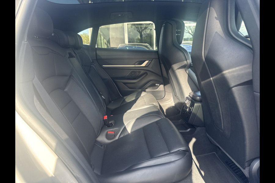 Porsche Taycan Cross Turismo 4 93 kWh / SoH 92,2% / Panoramadak / 360Camera / Passenger Display / Adaptieve Stoelen / Luchtvering / 21'' / Bose / Keyless / Sportchrono / Stoelventilatie / Stoelverwarming 4x / DAB / ACC