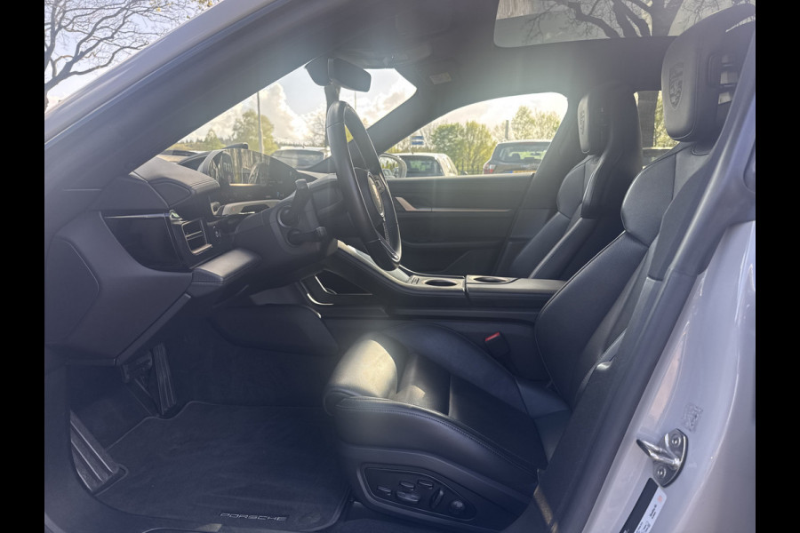 Porsche Taycan Cross Turismo 4 93 kWh / SoH 92,2% / Panoramadak / 360Camera / Passenger Display / Adaptieve Stoelen / Luchtvering / 21'' / Bose / Keyless / Sportchrono / Stoelventilatie / Stoelverwarming 4x / DAB / ACC