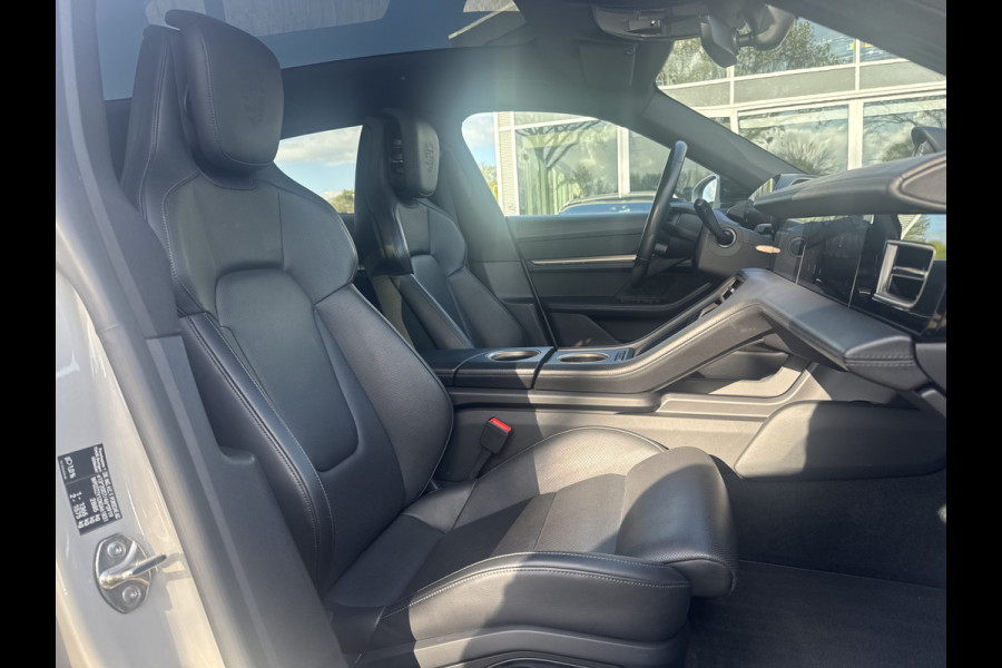 Porsche Taycan Cross Turismo 4 93 kWh / SoH 92,2% / Panoramadak / 360Camera / Passenger Display / Adaptieve Stoelen / Luchtvering / 21'' / Bose / Keyless / Sportchrono / Stoelventilatie / Stoelverwarming 4x / DAB / ACC