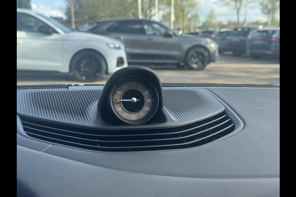 Porsche Taycan Cross Turismo 4 93 kWh / SoH 92,2% / Panoramadak / 360Camera / Passenger Display / Adaptieve Stoelen / Luchtvering / 21'' / Bose / Keyless / Sportchrono / Stoelventilatie / Stoelverwarming 4x / DAB / ACC