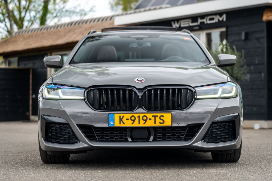 BMW 5 Serie Touring 520d High Executive M-Pakket I Pano I Trekhaak I Laser I