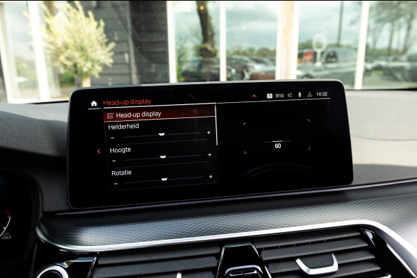 BMW 5 Serie Touring 520d High Executive M-Pakket I Pano I Trekhaak I Laser I