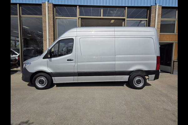 Mercedes-Benz Sprinter 215 CDI L2/H2 Automaat MBux systeem Airco Achteruitrijcamera