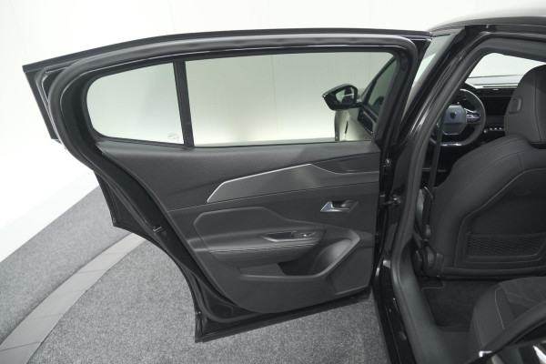 Peugeot 408 1.2 Hybrid 136 e-DCS6 GT | 360 Camera | Adaptieve Cruise Control | Elektronische Kofferklep | Apple Carplay